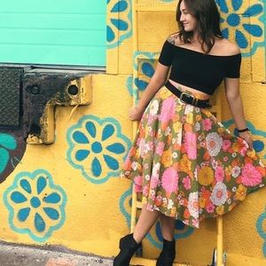 1960s handmaid floral skirt 🌼💕